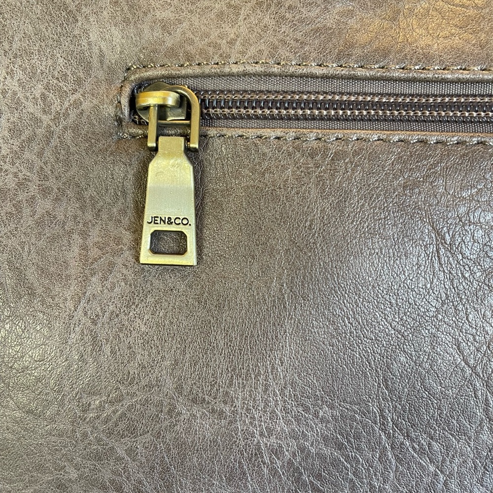 JEN & CO Marie Vegan Crossbody - Picture 9 of 10